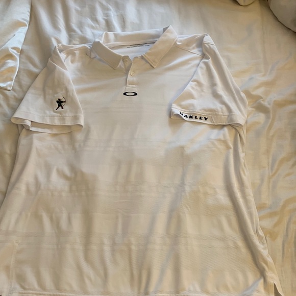 3 Oakley shirt in excellent condition at good price. - Picture 2 of 9